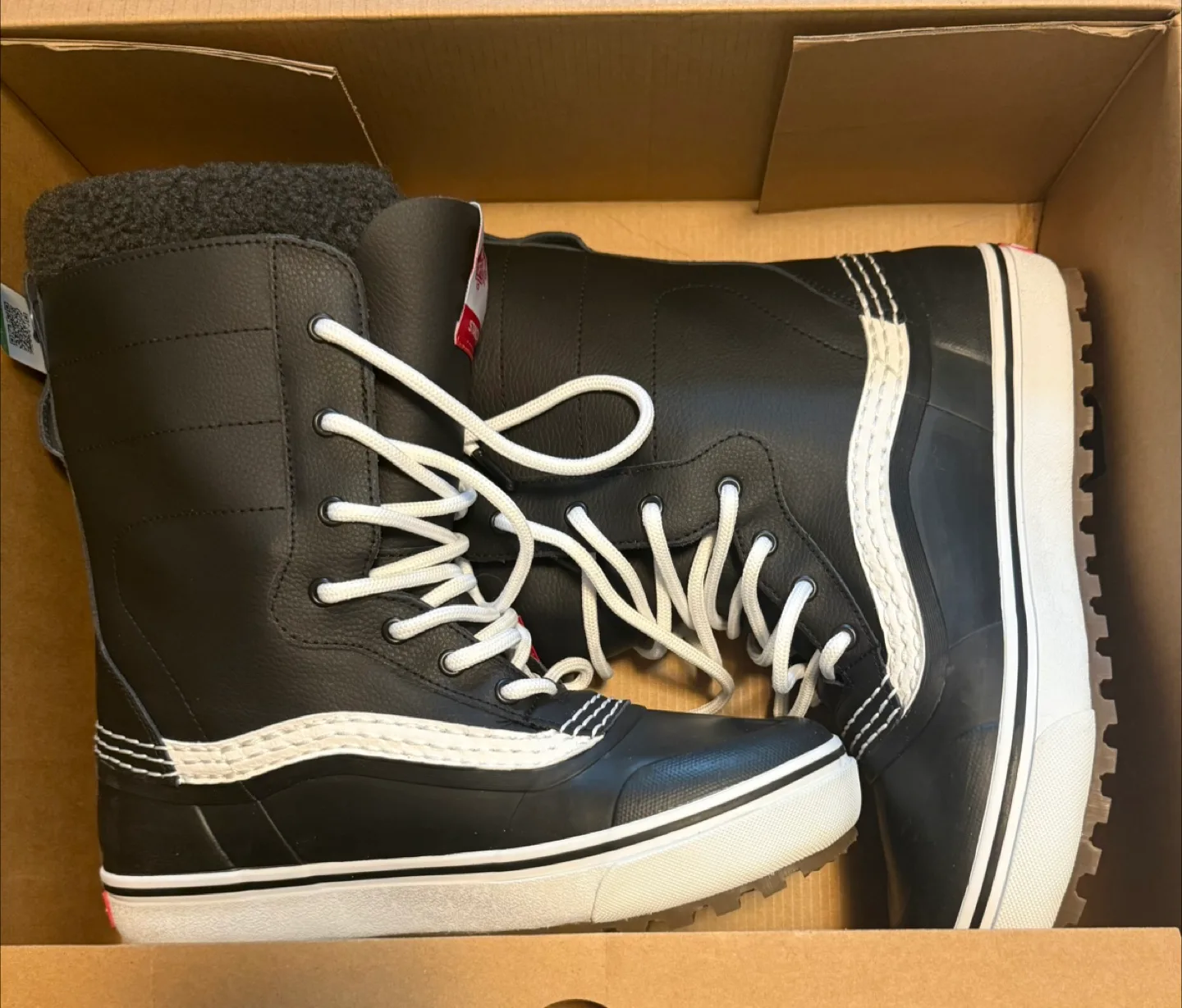 Vans Standard Snow MTE Boots - Black/White - US Men's 8 thumbnail