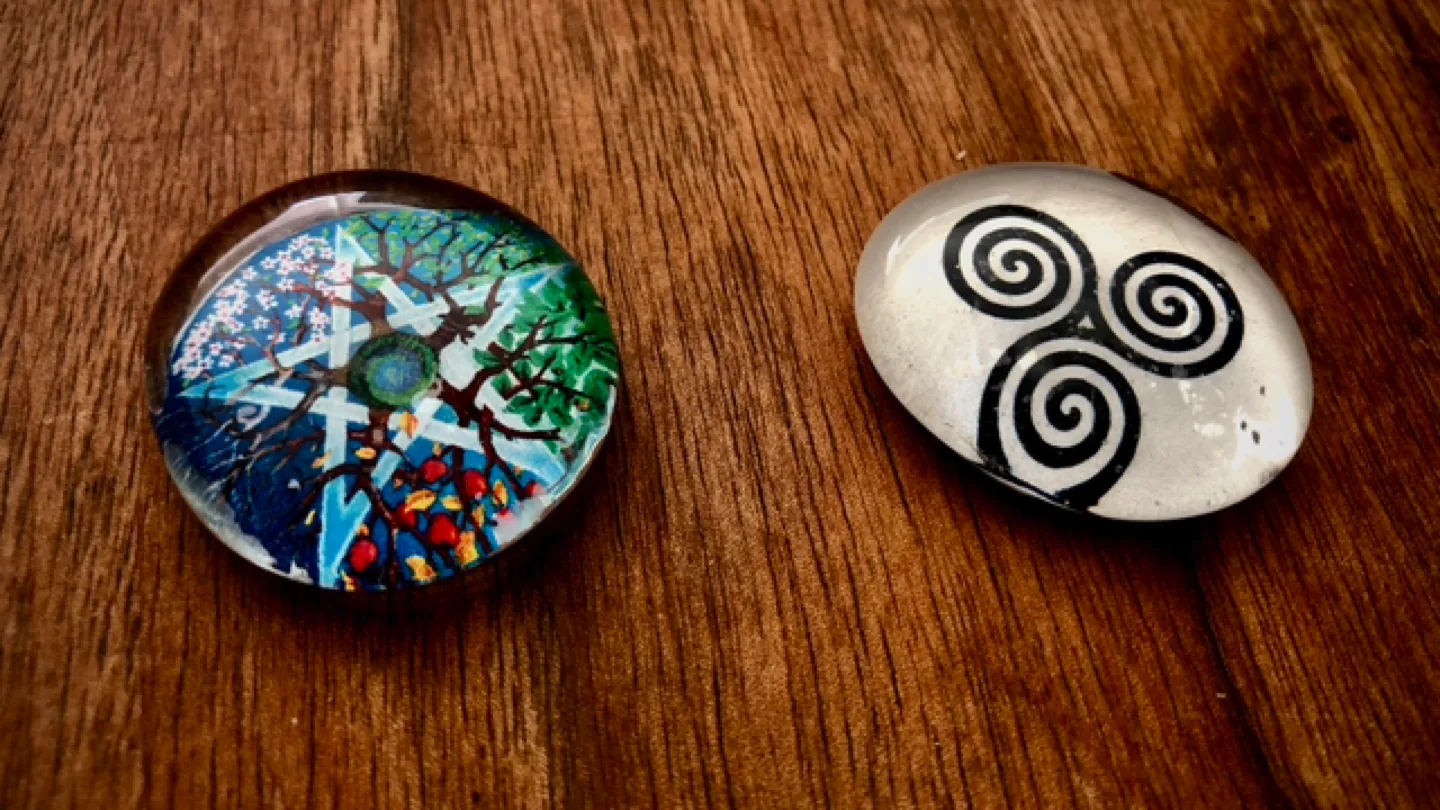 Two Decorative Magnets thumbnail
