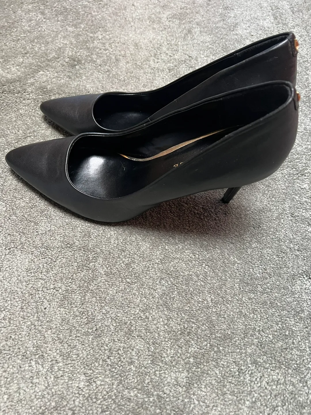 Black pumps size 10 image indicator(3)