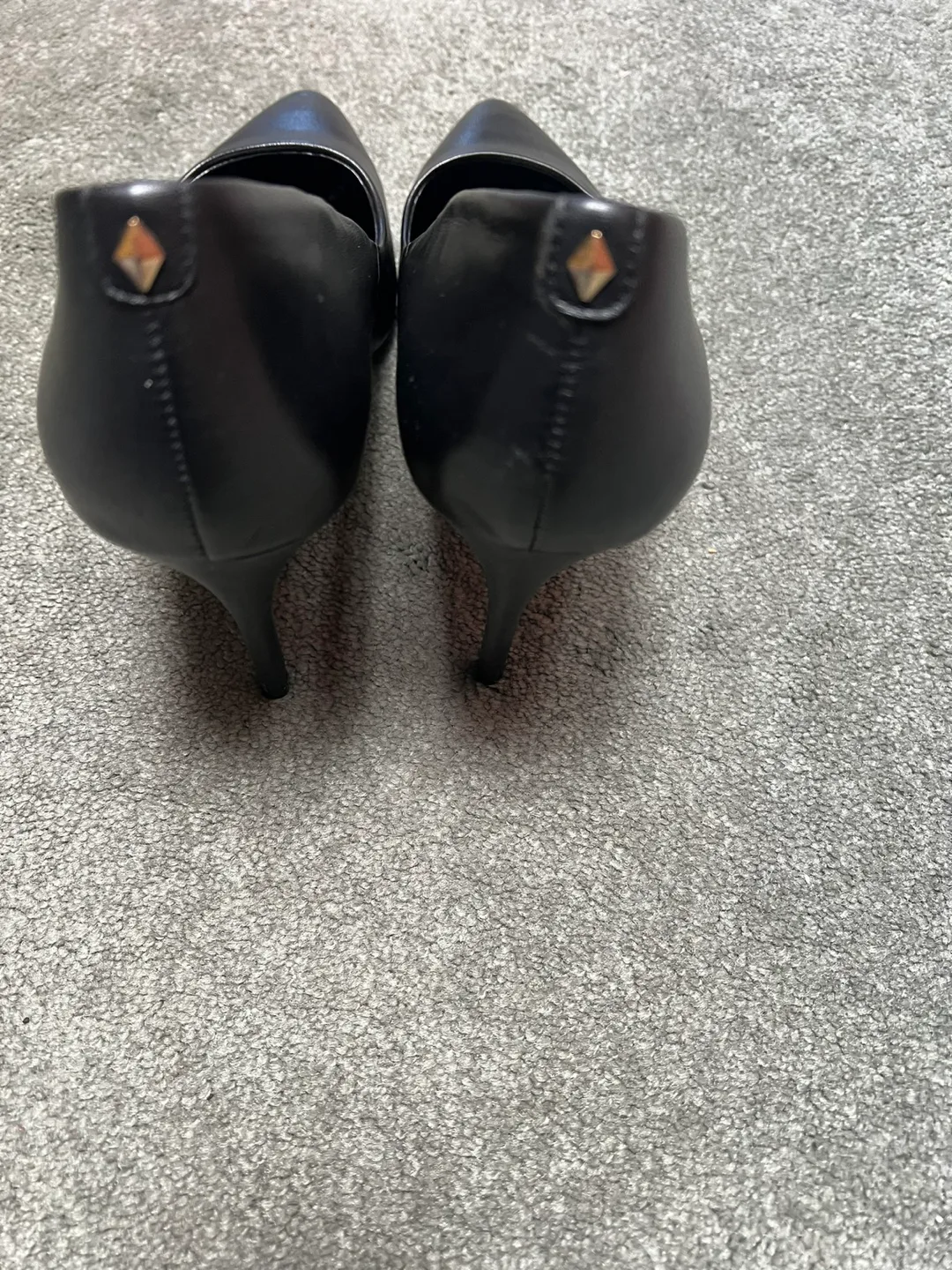 Black pumps size 10 image indicator(4)