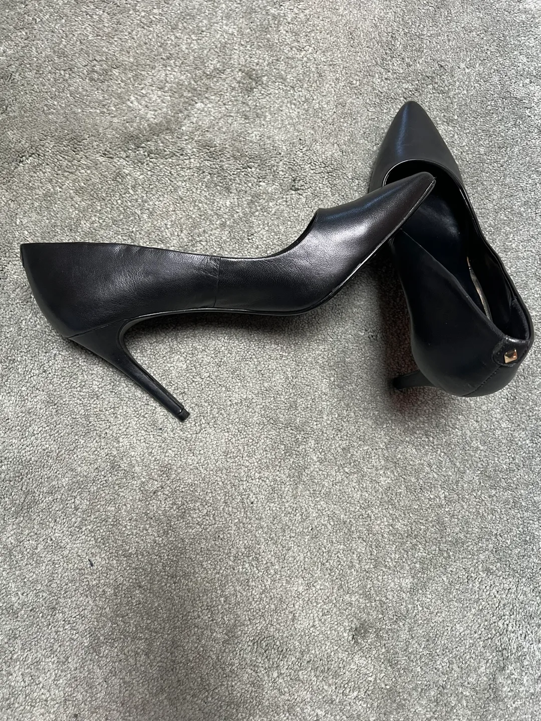 Black pumps size 10 image indicator(5)