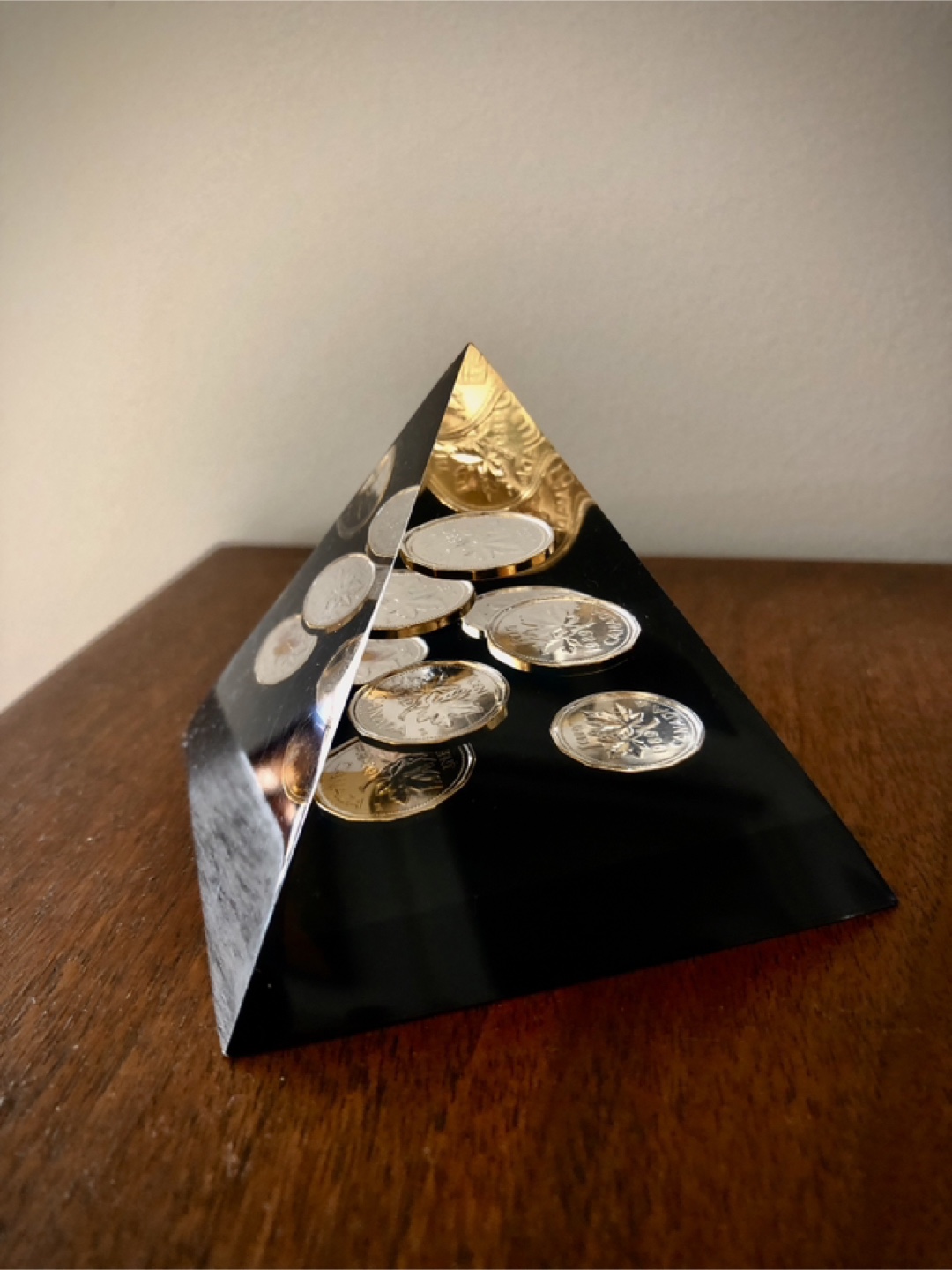 Pyramid Coin Display - photo 2