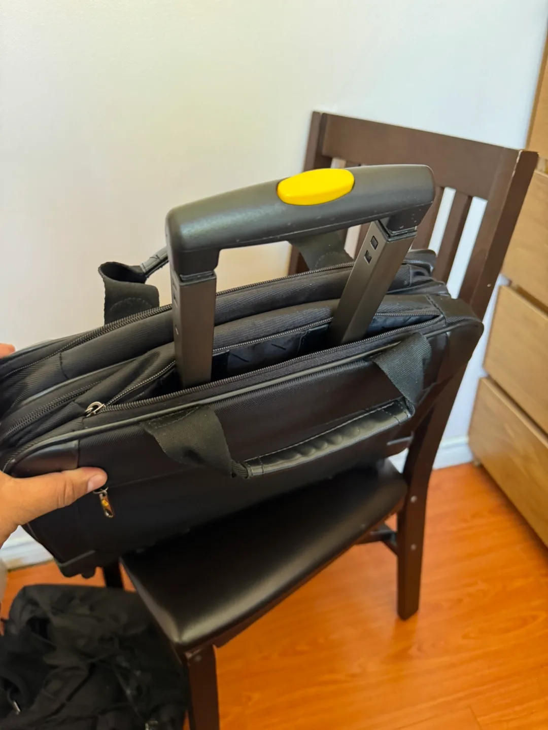 Samsonite Black Rolling Carry-On Bag - 17 Inch image indicator(6)