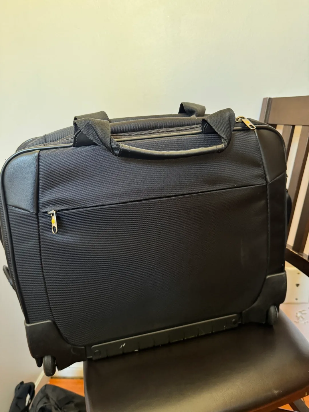 Samsonite Black Rolling Carry-On Bag - 17 Inch image indicator(5)