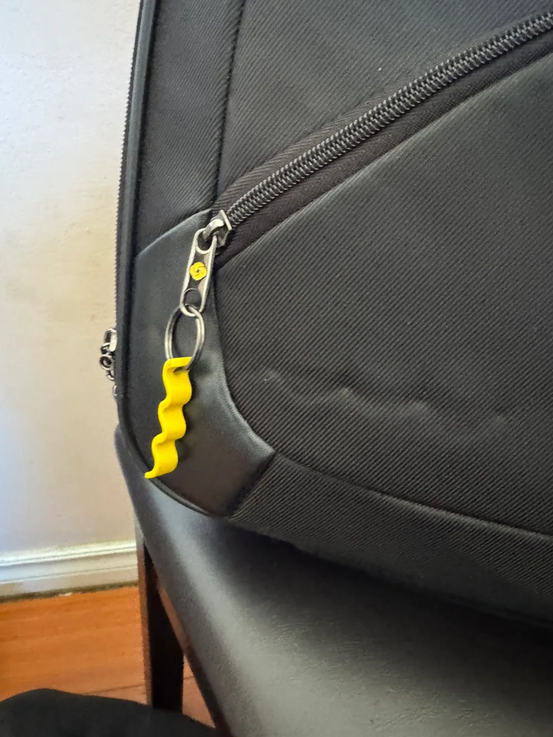 Samsonite Black Rolling Carry-On Bag - 17 Inch image indicator(3)