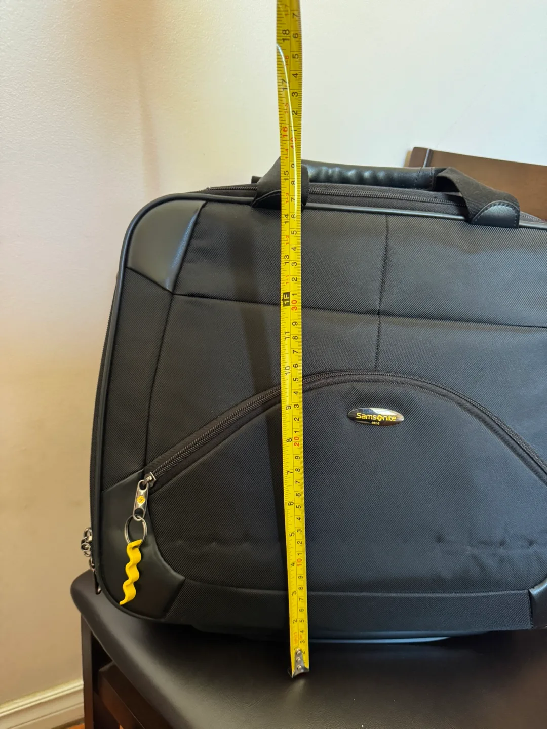 Samsonite Black Rolling Carry-On Bag - 17 Inch image indicator(2)