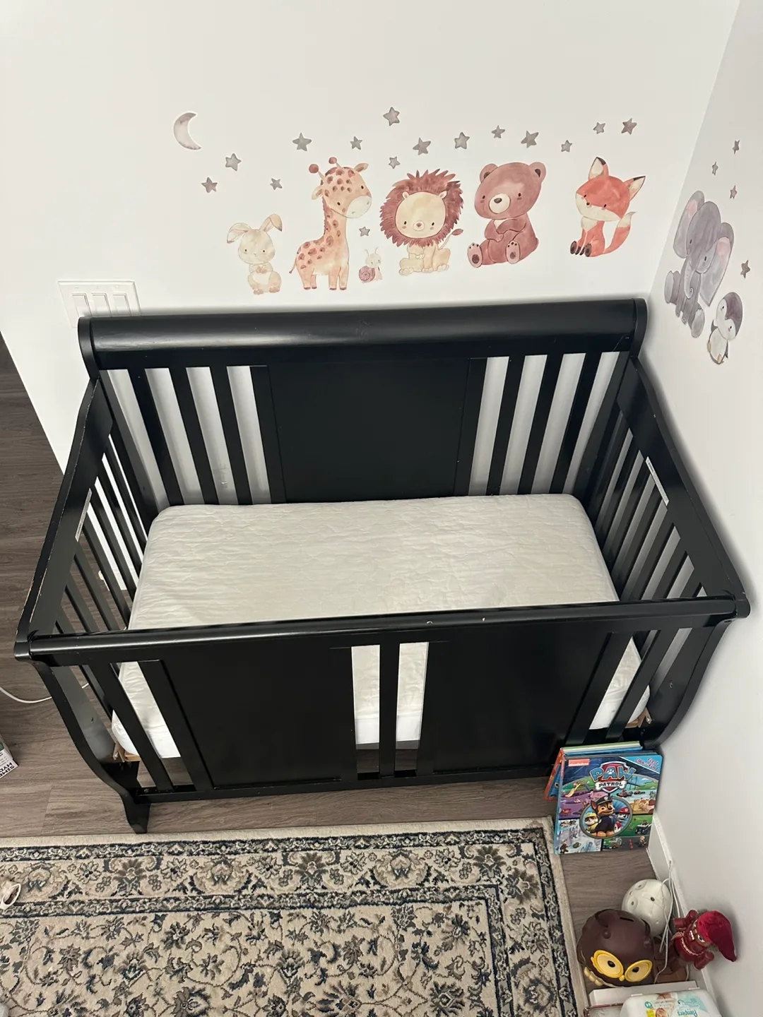 Classic Solid Wood Crib + Clean Mattress – Great Condition image indicator(3)