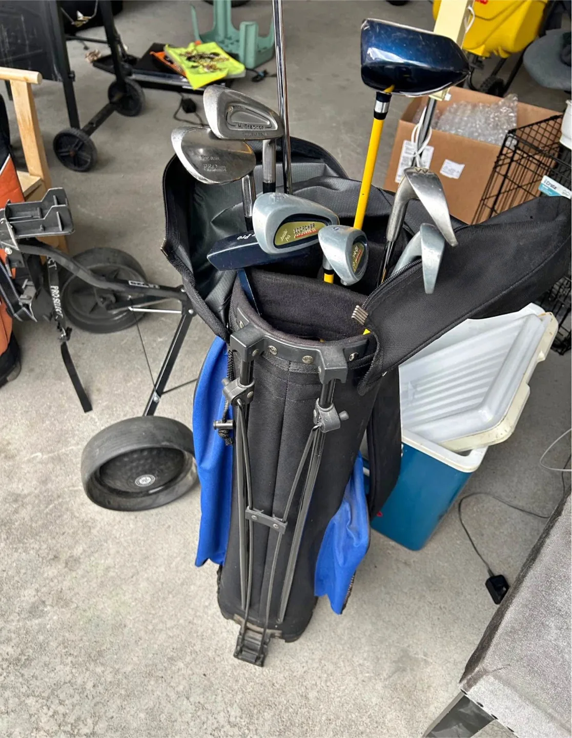 Junior Golf Club Set with Bag – Includes Driver, Irons & Putte image indicator(3)