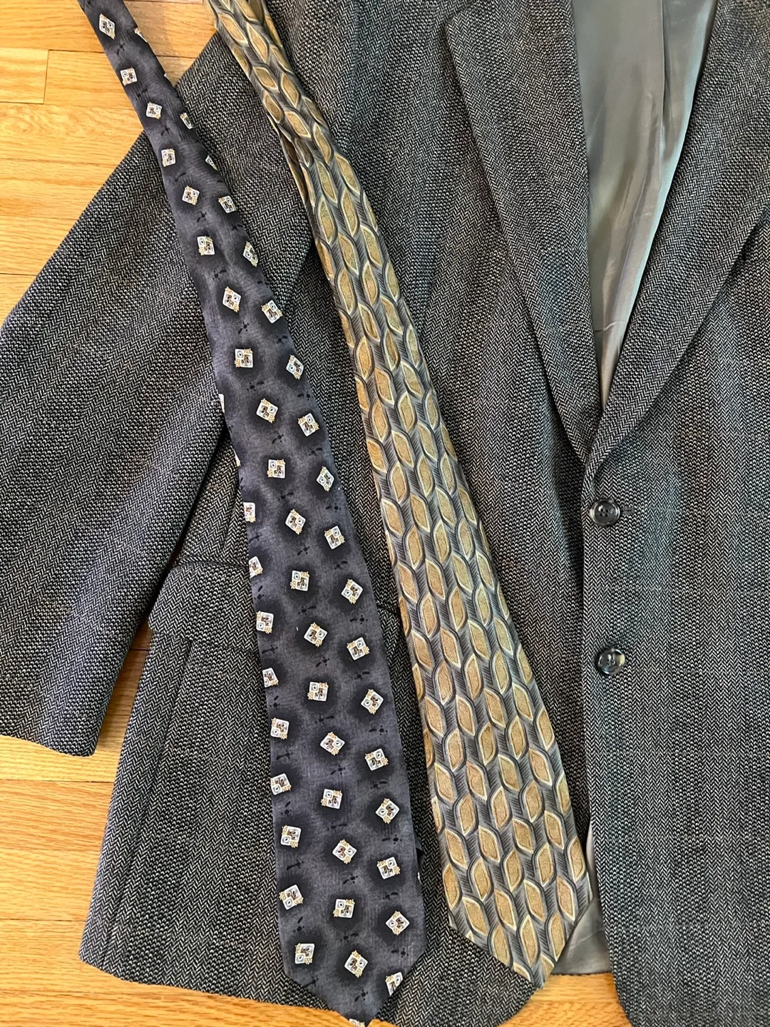 Men's Blazer & Ties - Size Unknown image indicator(2)