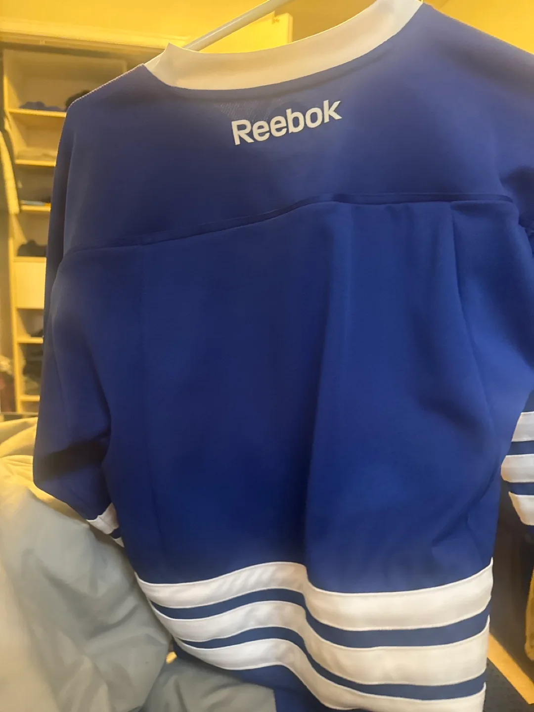 Reebok Toronto Maple Leafs Youth S/M Jersey image indicator(3)