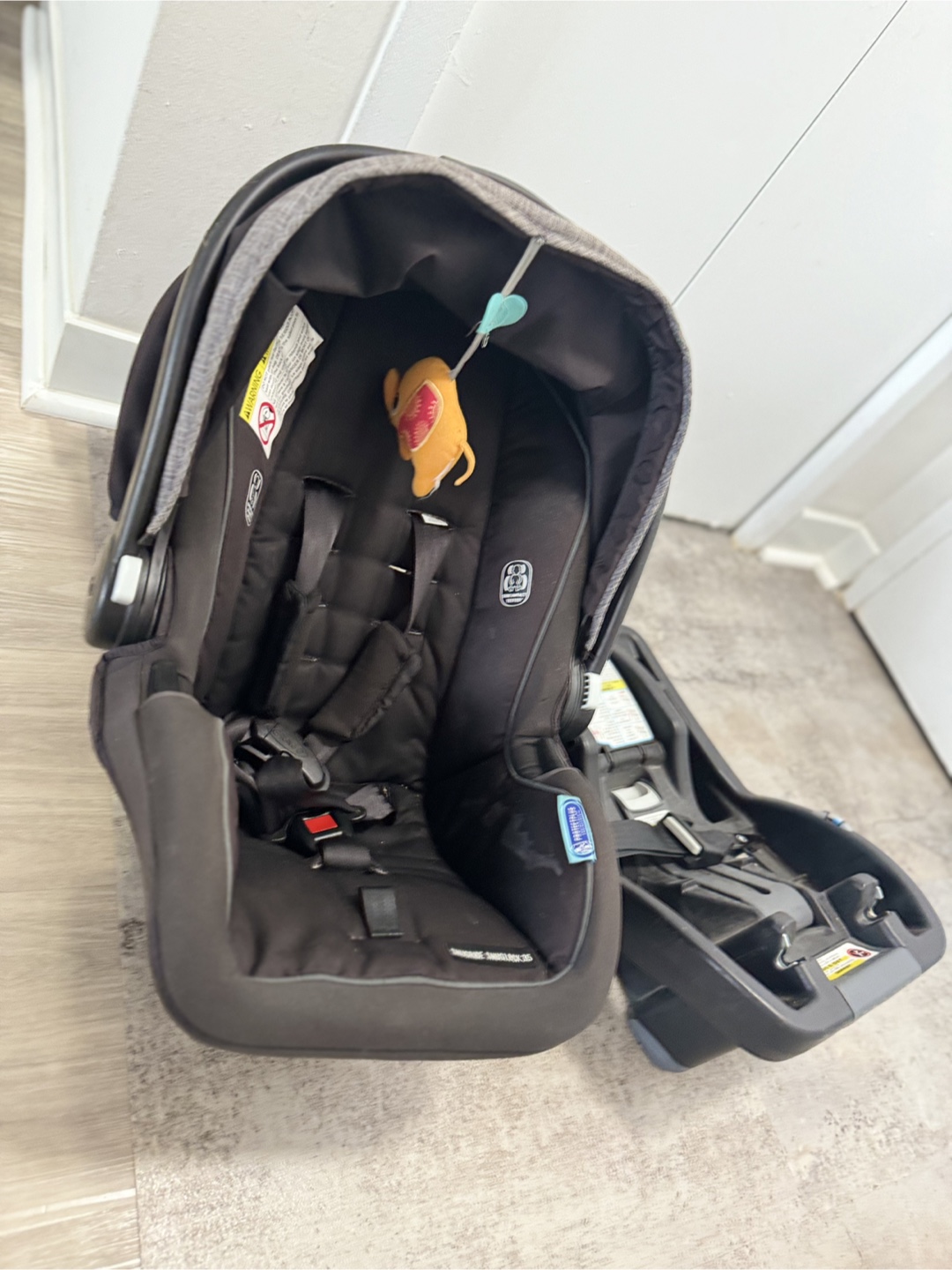 Graco SnugRide 35 Infant Car Seat with Base - photo 3