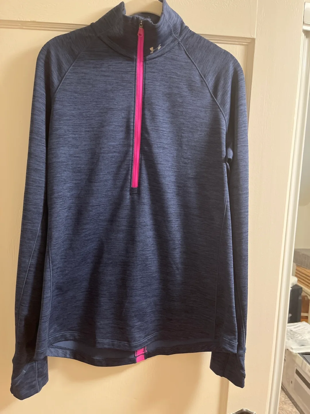 Casual Under Armour top thumbnail