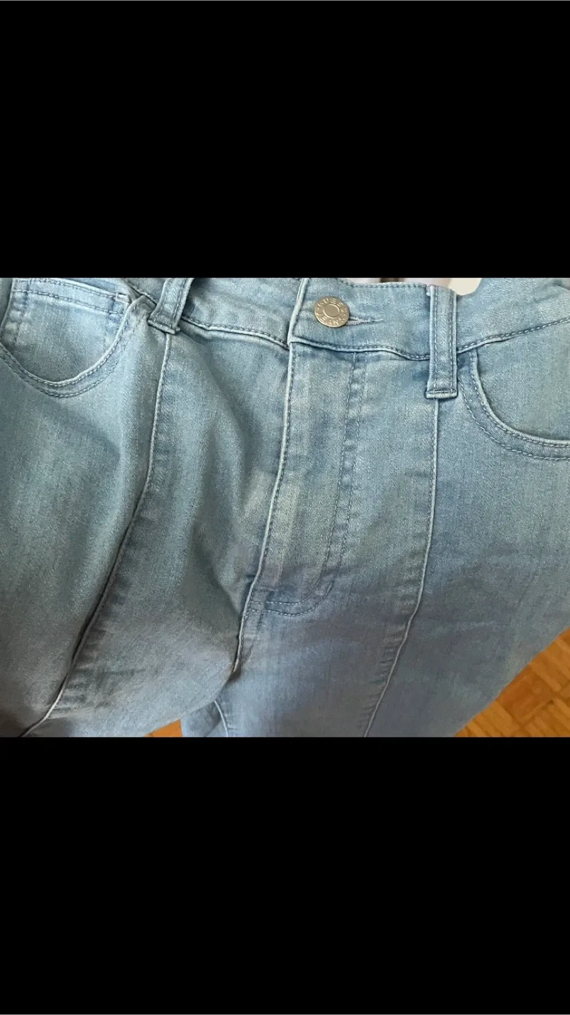 Guess Women’s Soft Stretchy Thessy Blue Capri Jeans 👖 Size 26💙🩵 image indicator(2)