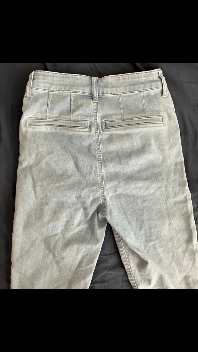 Guess Women’s Soft Stretchy Thessy Blue Capri Jeans 👖 Size 26💙🩵 image indicator(6)