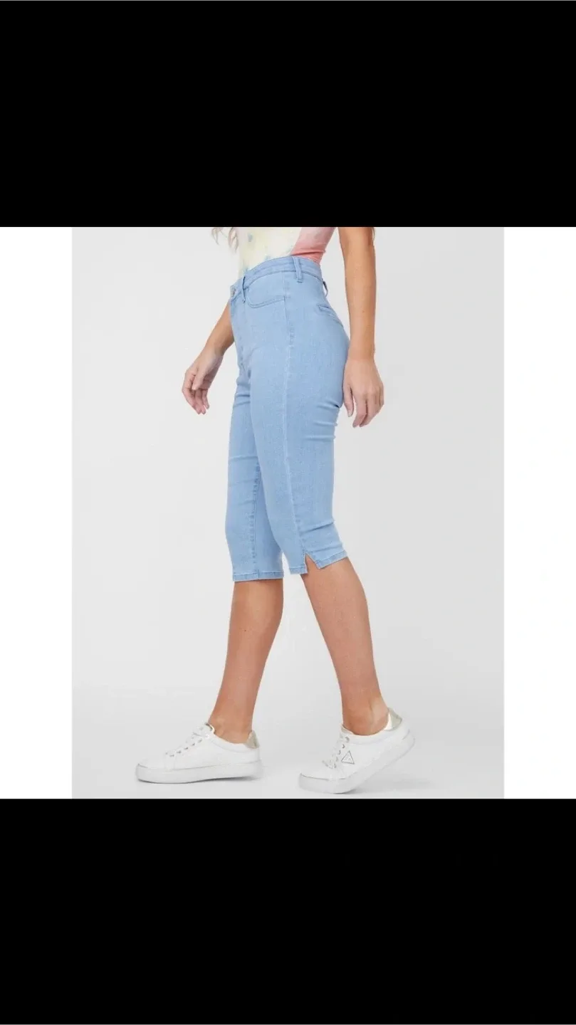 Guess Women’s Soft Stretchy Thessy Blue Capri Jeans 👖 Size 26💙🩵 image indicator(8)