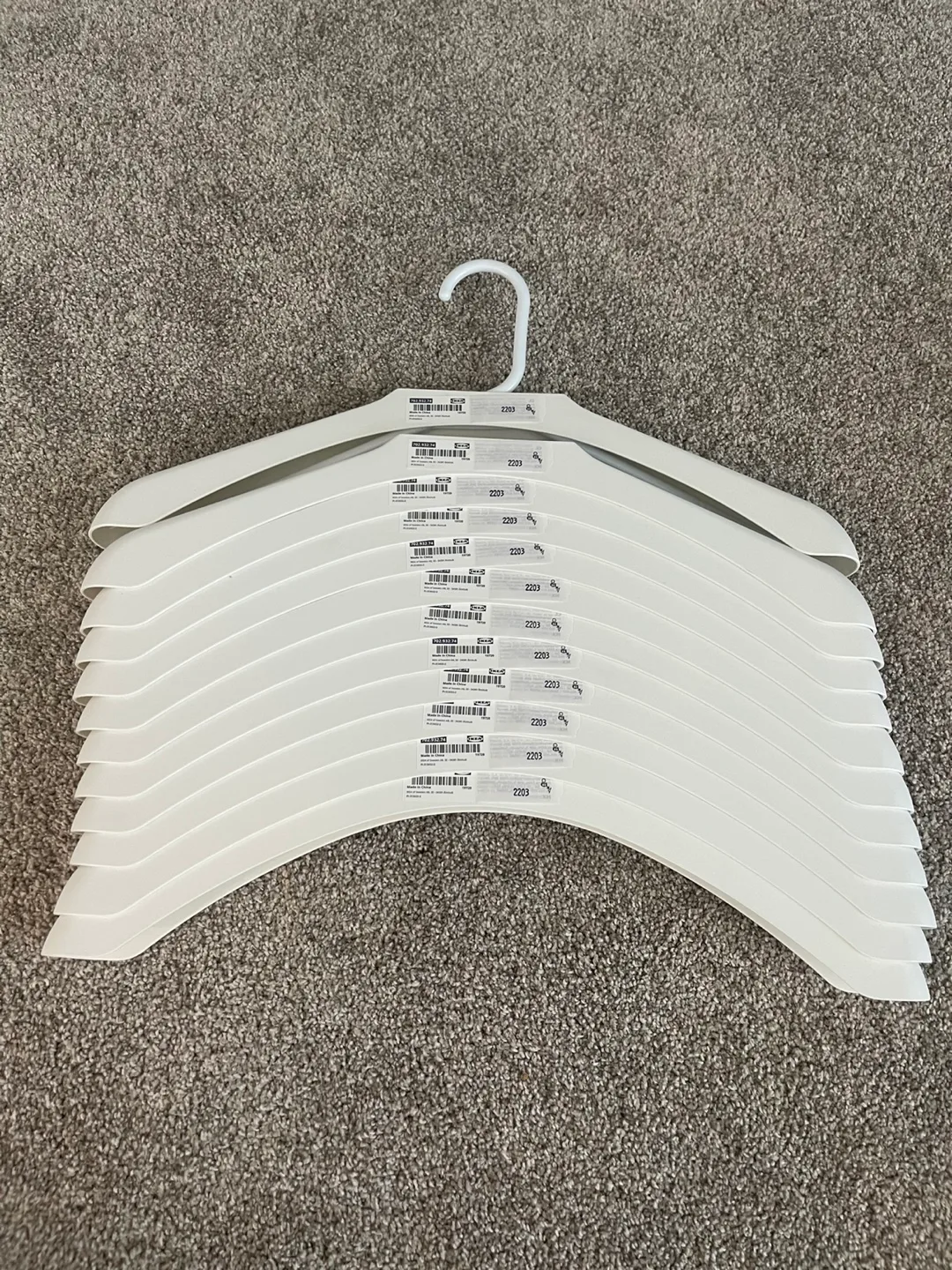 IKEA BUMERANG shoulder shaper Hangers - Set of 12 image indicator(2)