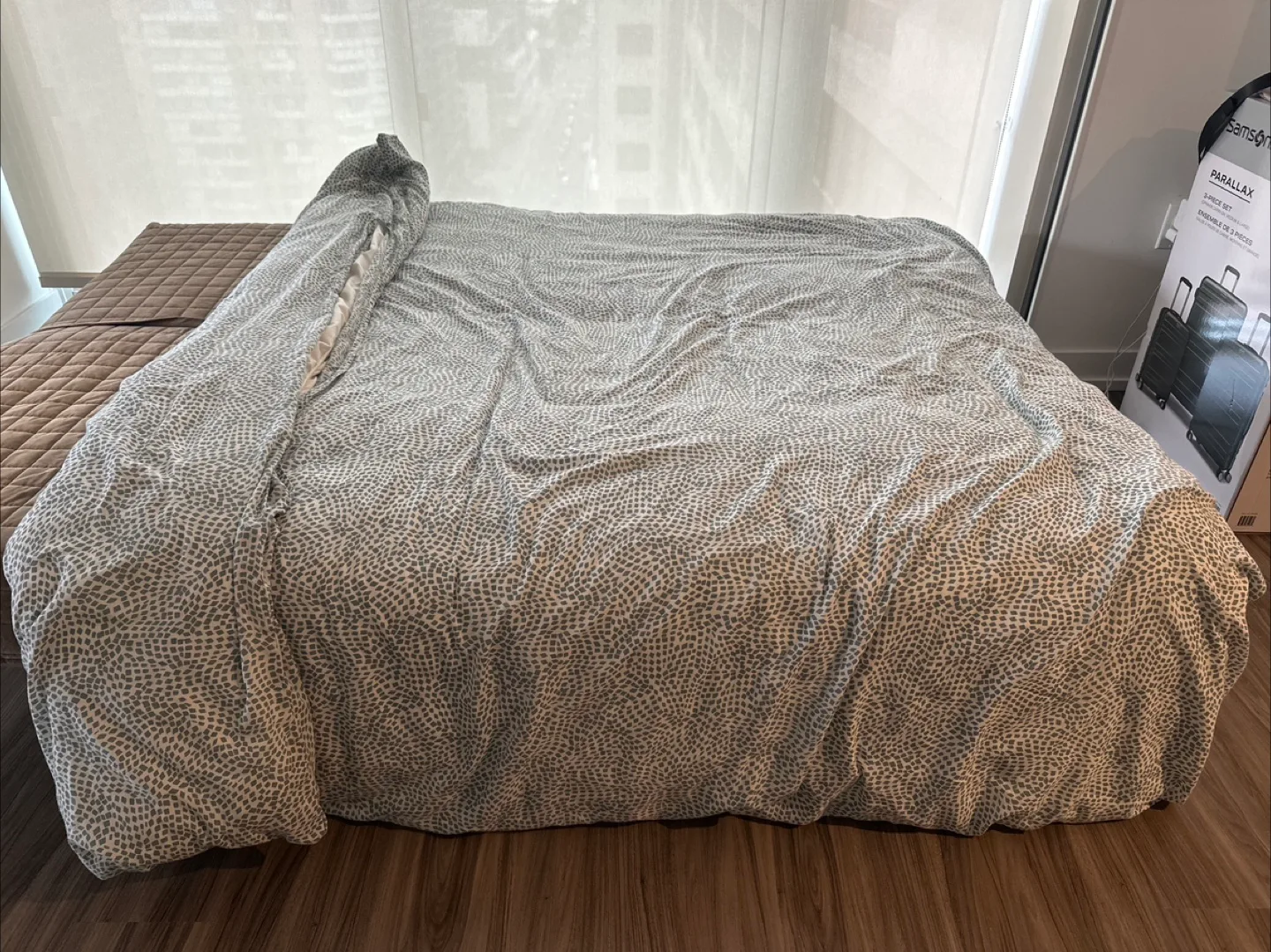 IKEA SMÅSPORRE Duvet - Full/Queen with cover and pillow image indicator(2)