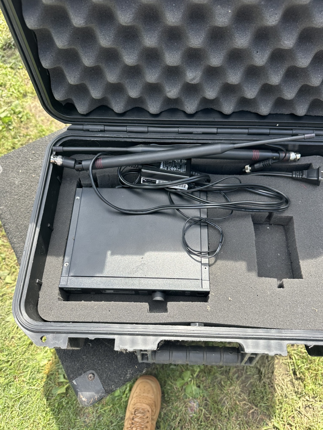 Shure ULXD4 Digital Wireless Receiver - photo 2