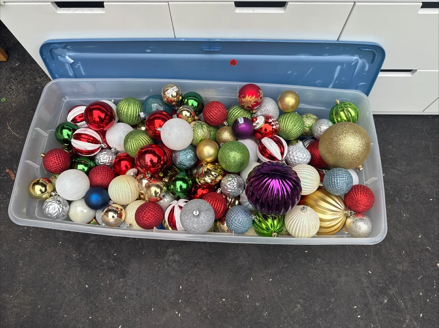 Christmas Village Figurines & Ornaments image indicator(3)