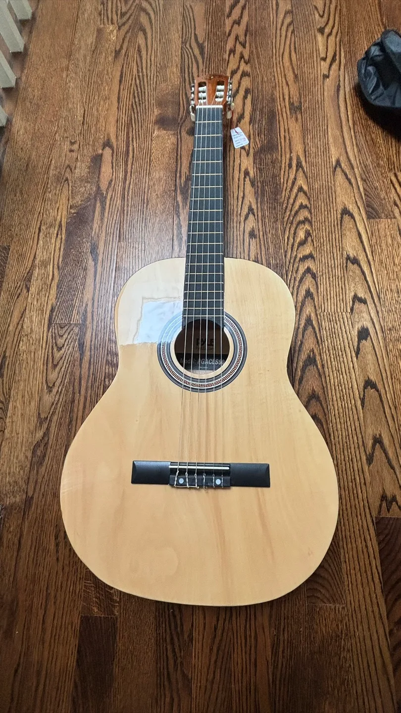 Pyle Acoustic Guitar with Case thumbnail