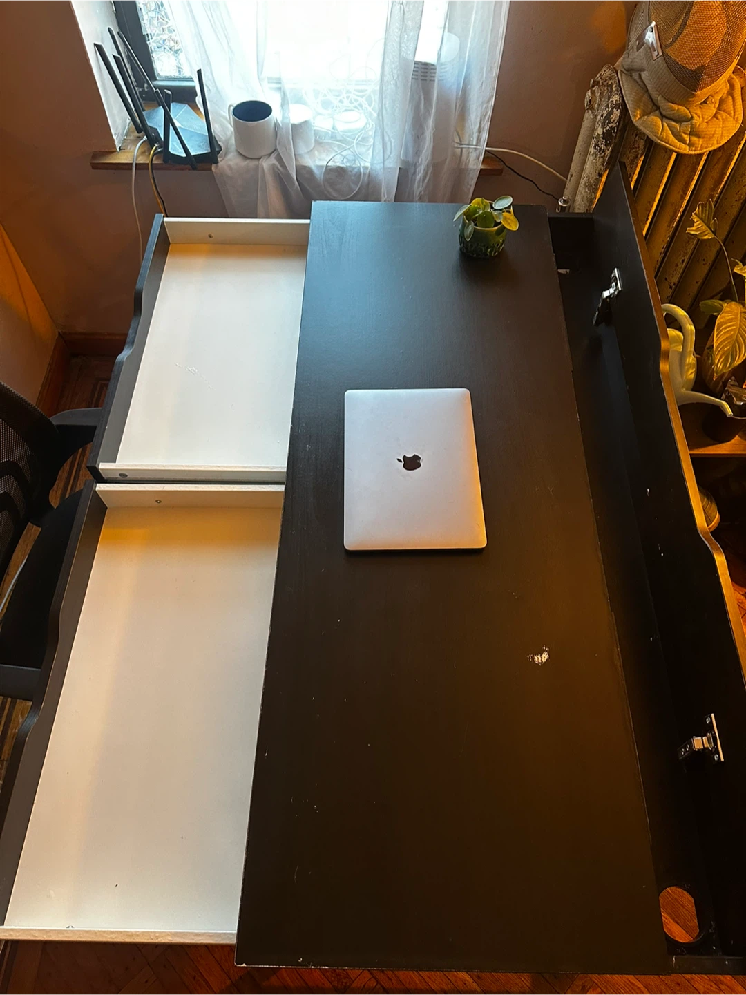 Desk and office chair (Good condition) - photo 2