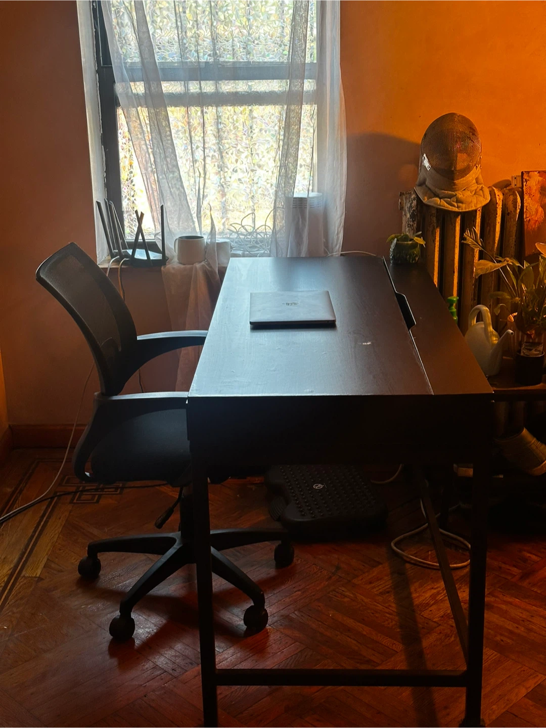Desk and office chair (Good condition)