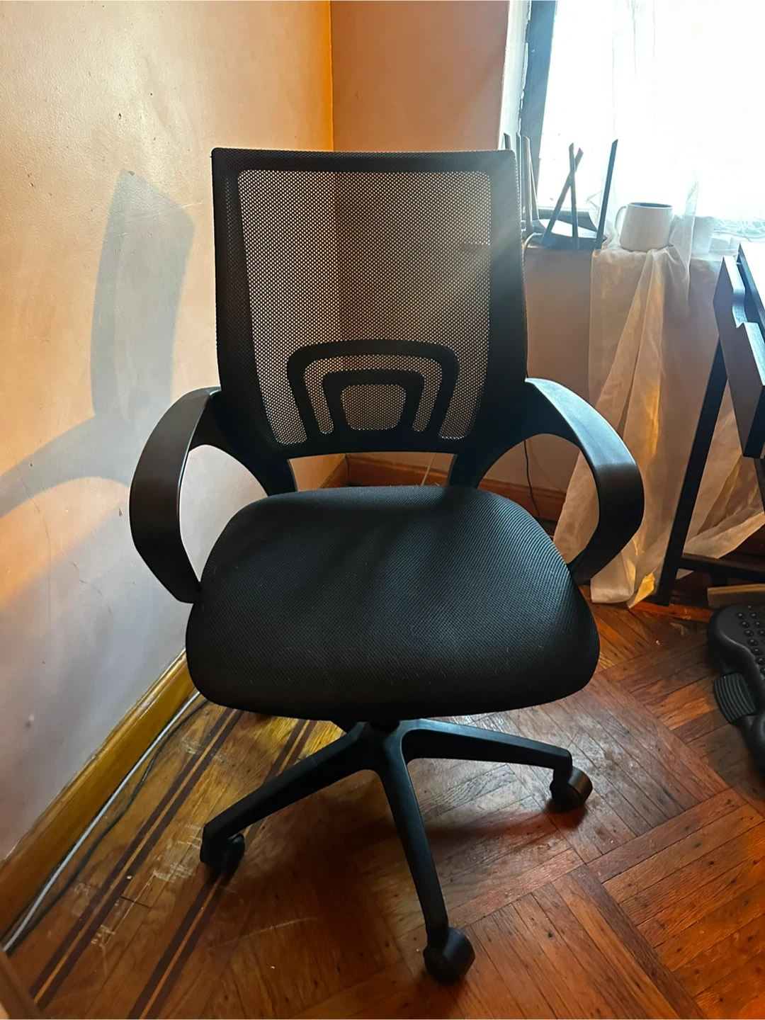 Desk and office chair (Good condition) - photo 4