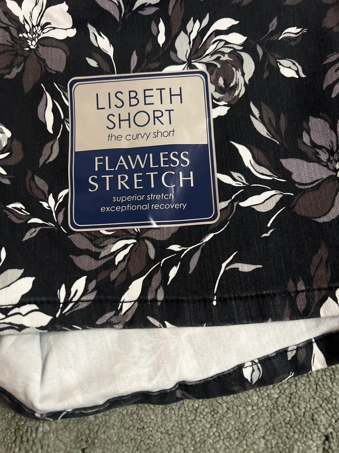 New Bandolino Lisbeth Floral Shorts - Size 12 image indicator(3)
