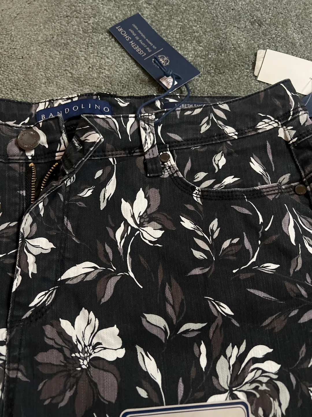 New Bandolino Lisbeth Floral Shorts - Size 12 image indicator(2)