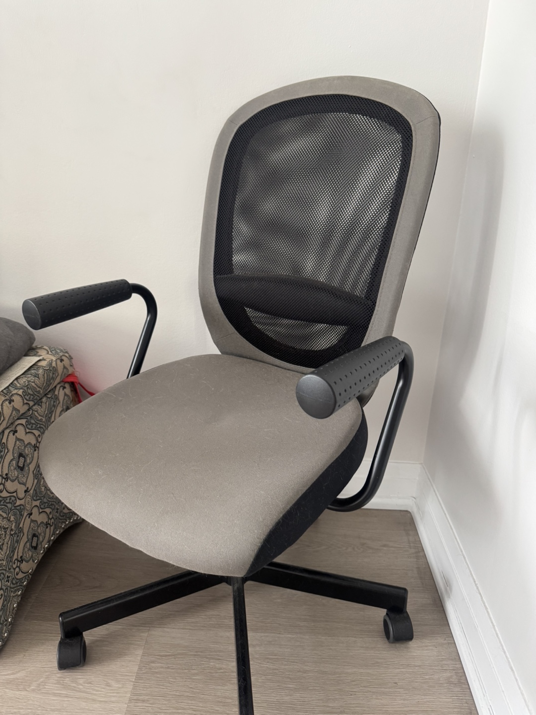 Moving out: Grey Office Chair