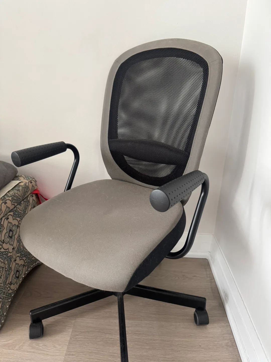 Moving out: Grey Office Chair