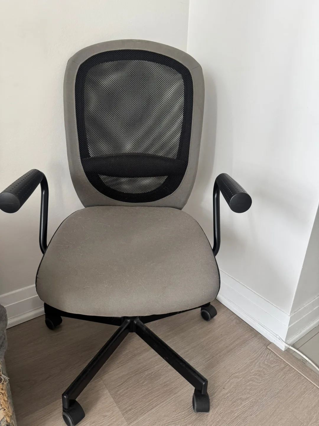 Moving out: Grey Office Chair image indicator(2)
