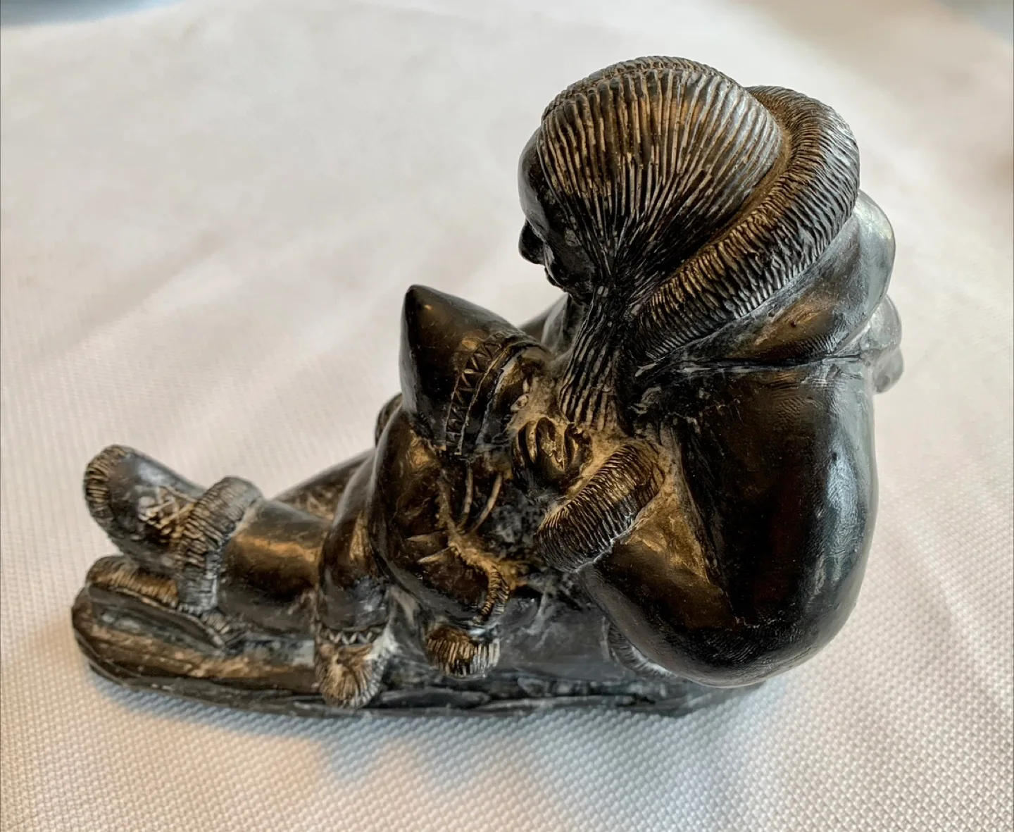 Inuit Mother and Child Sculpture image indicator(6)