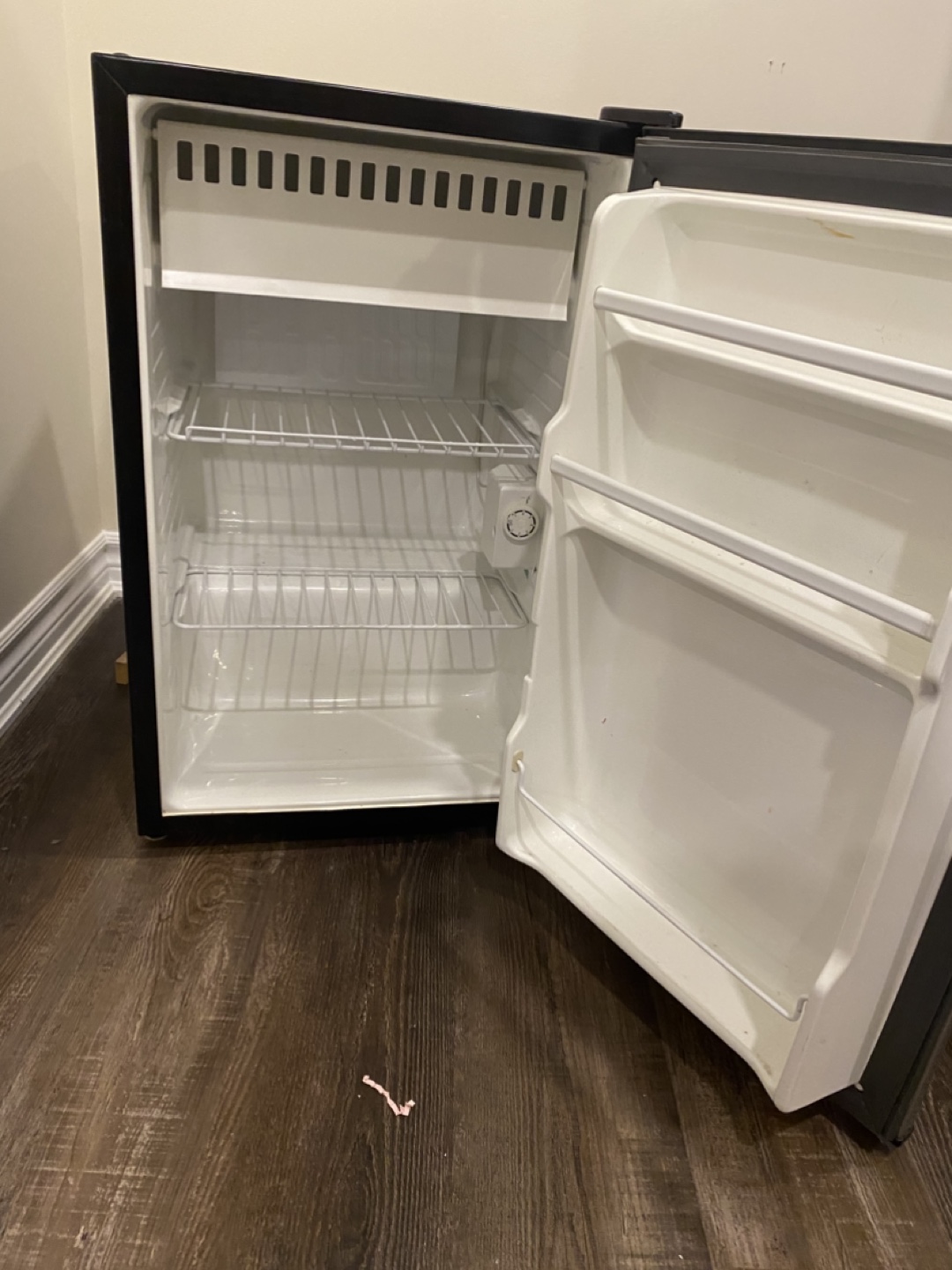 Magic Chef Mini Fridge - Black - photo 2