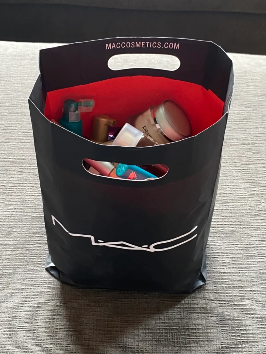 Mixed Lot of Hair & Beauty Products image indicator(5)