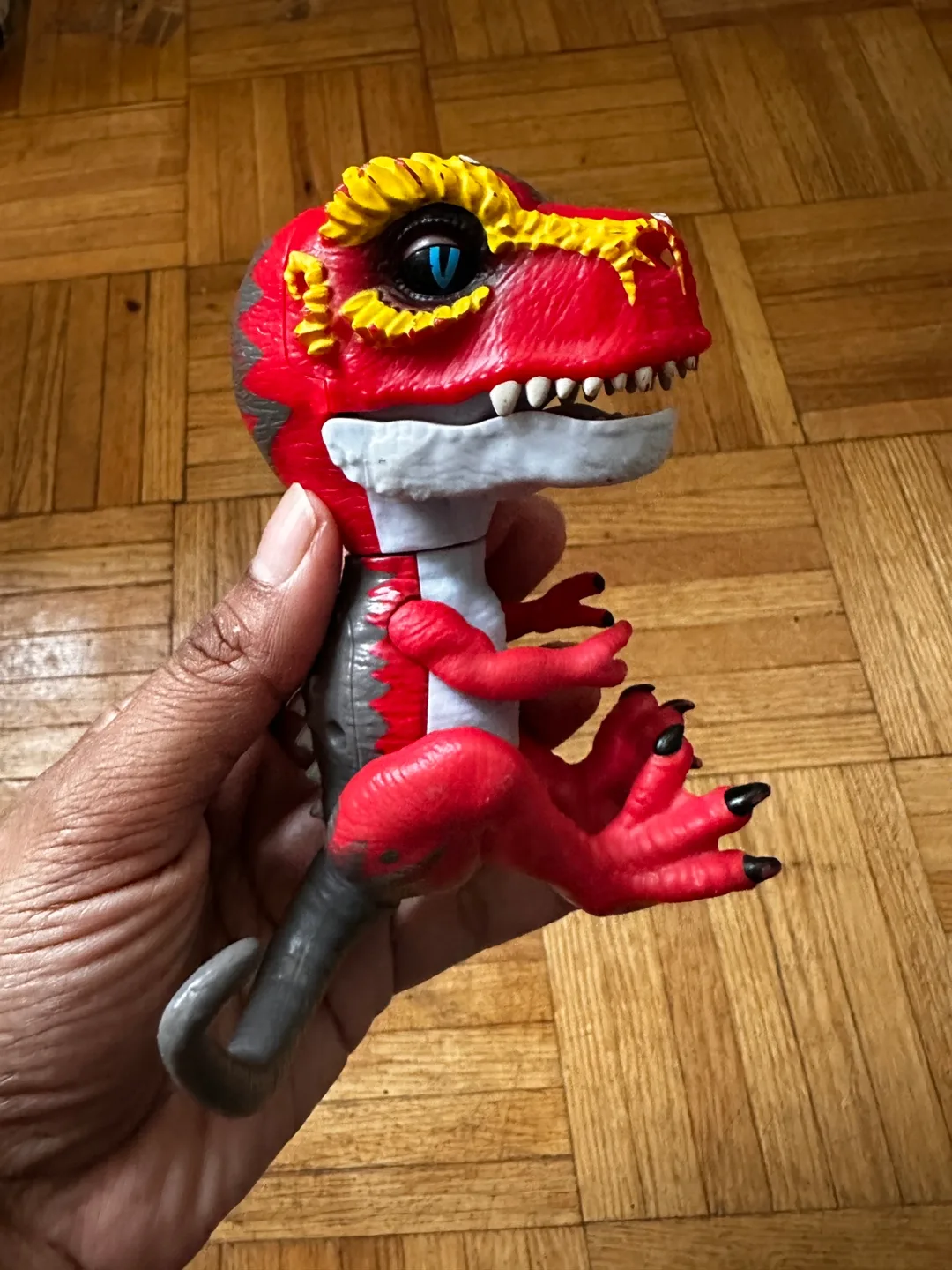 WowWee Untamed T-Rex Fingerling - Ripsaw (Red) thumbnail