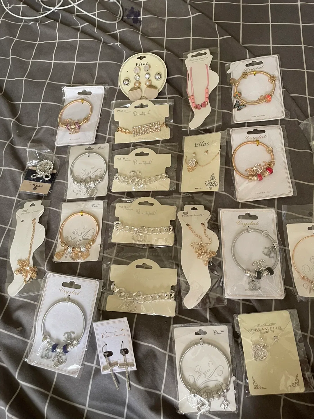 Pastel Collection & Crystal Bracelets and Earrings image indicator(8)