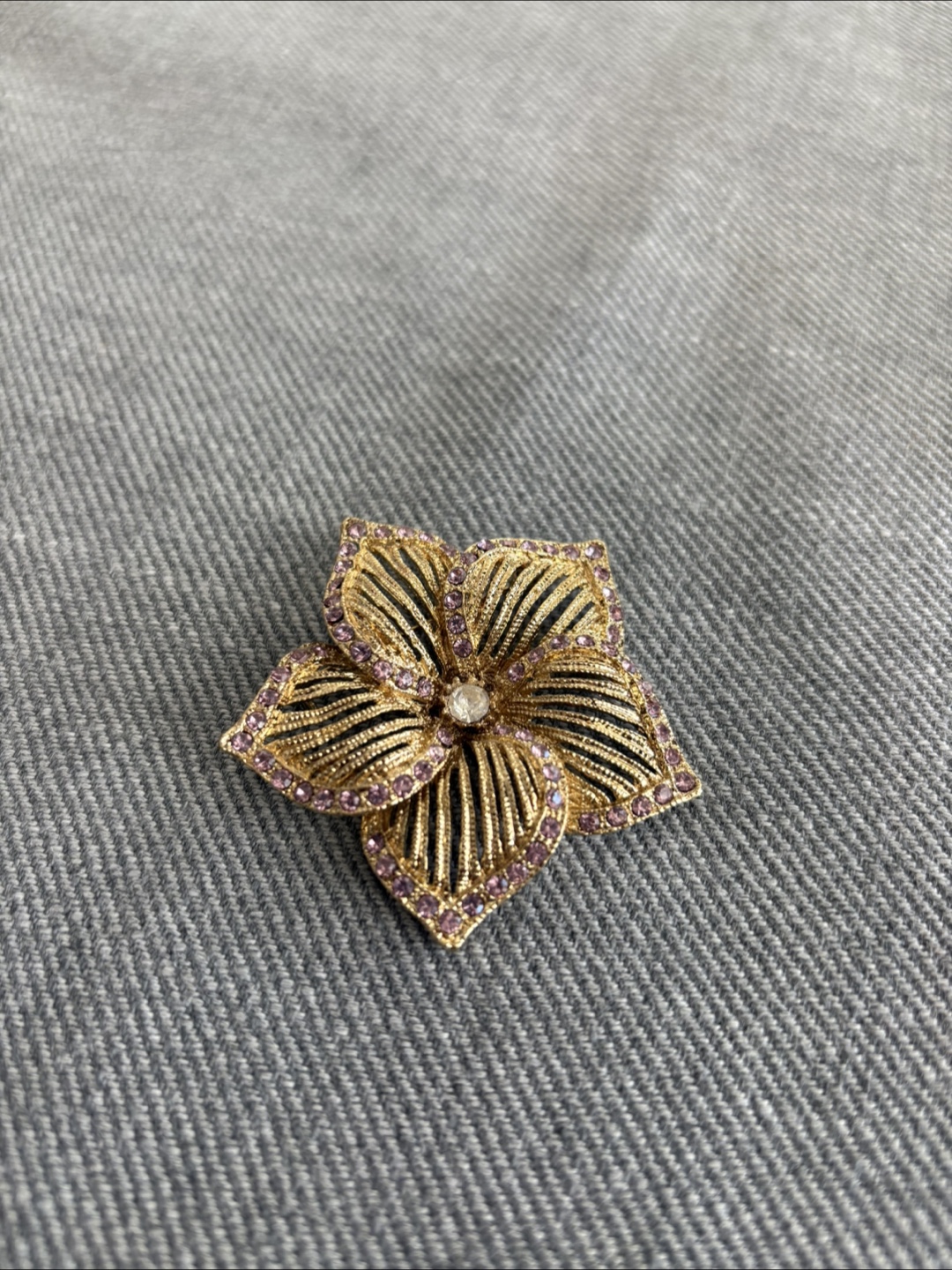 Free Flower Brooch Pin