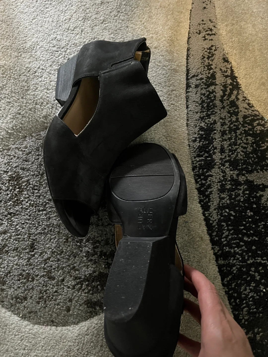 Naturalizer Black Leather Peep Toe Heels Size 8 image indicator(2)