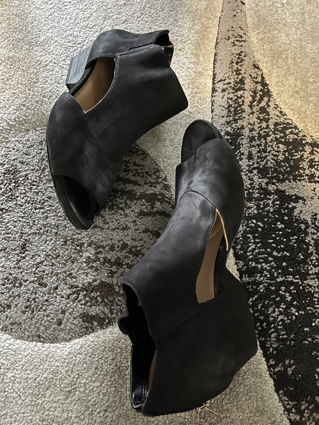 Naturalizer Black Leather Peep Toe Heels Size 8 image indicator(3)