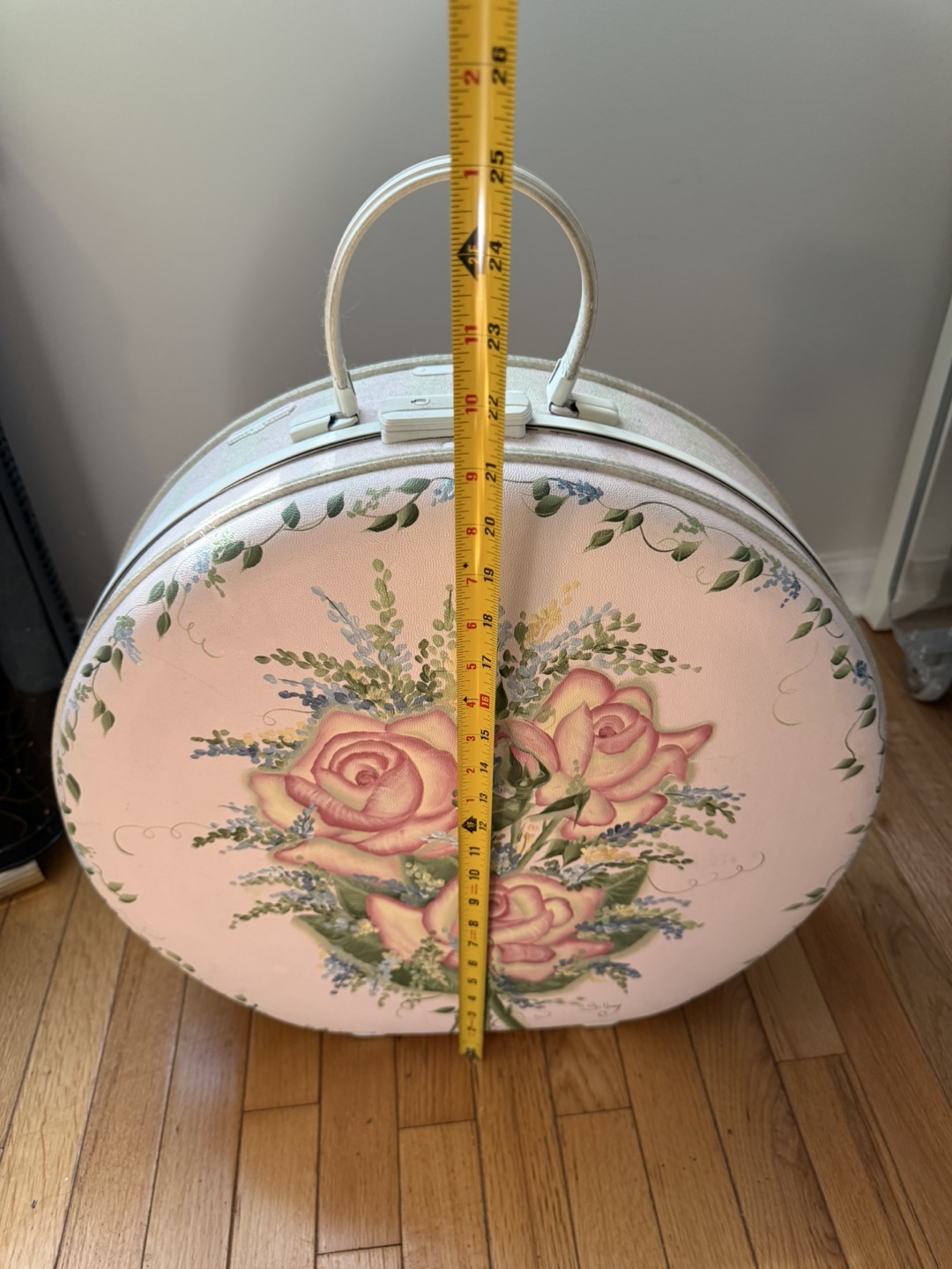 VINTAGE HAT BOX - large with handle, handpainted floral design - photo 4