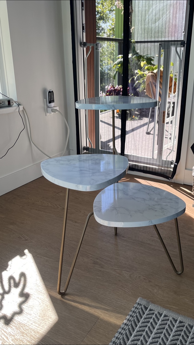 Triangular 3-tiered plant stand