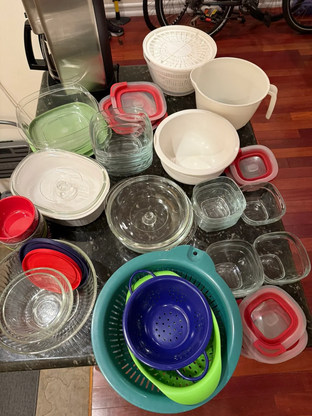 Mixed Kitchen Items. ALL LIKE NEW! image indicator(2)