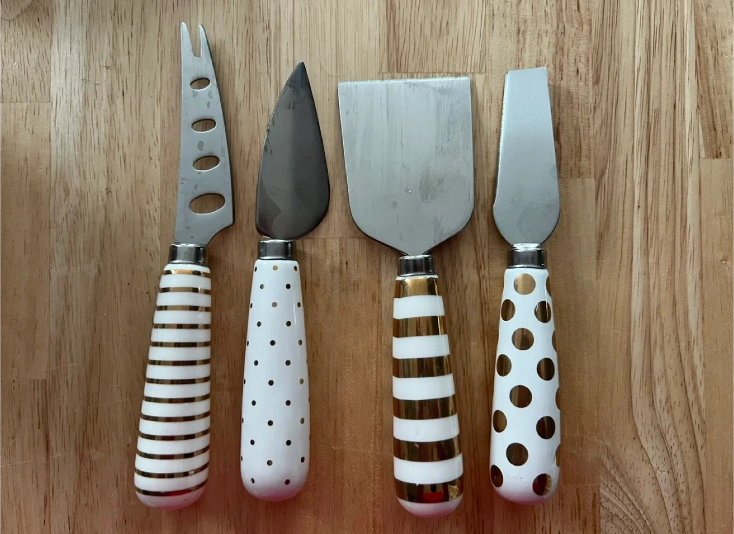 Cheese Knife Set with White & Gold Handles thumbnail