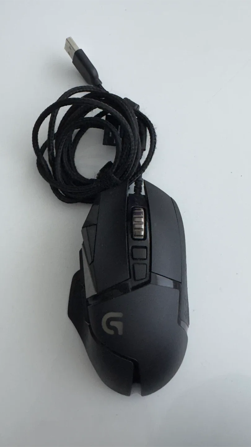 Logitech g502 RGB Gaming Mouse image indicator(2)