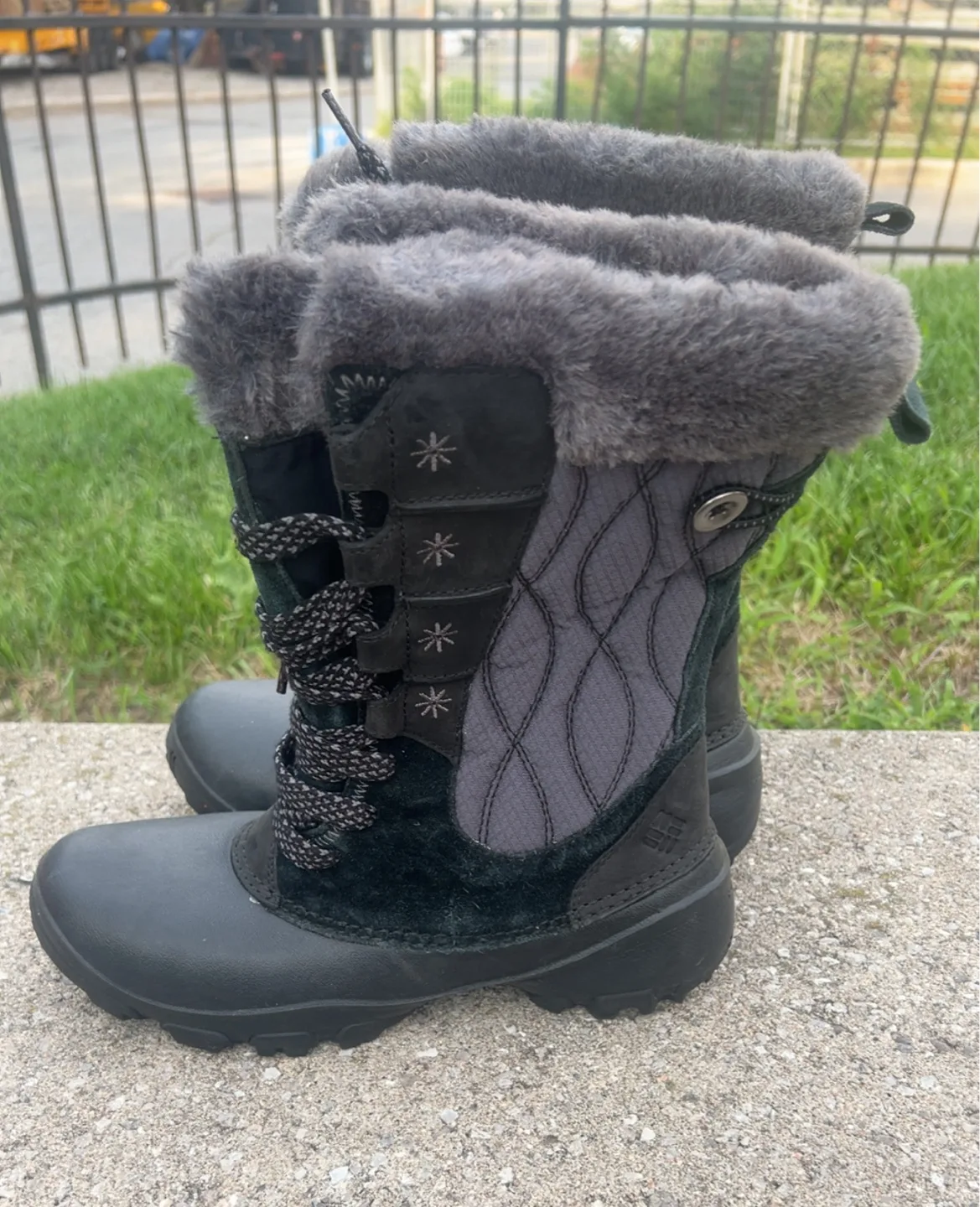 Columbia Women's II Winter Boots size 7.5 thumbnail