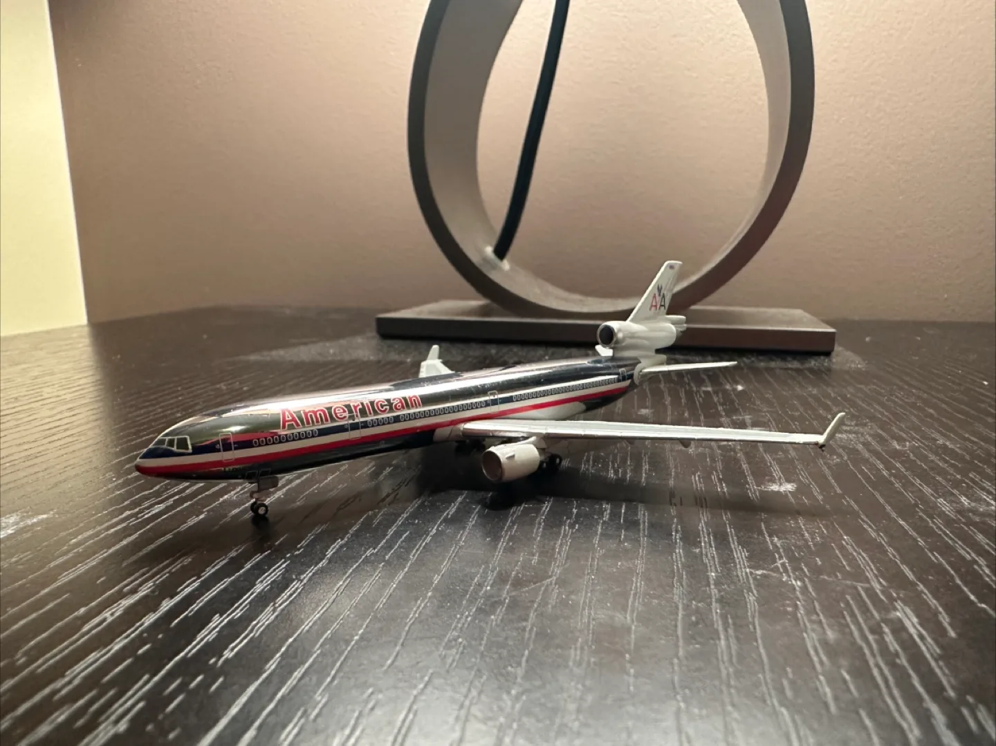 American Airlines McDonnell Douglas MD-11 Model 1:500 thumbnail