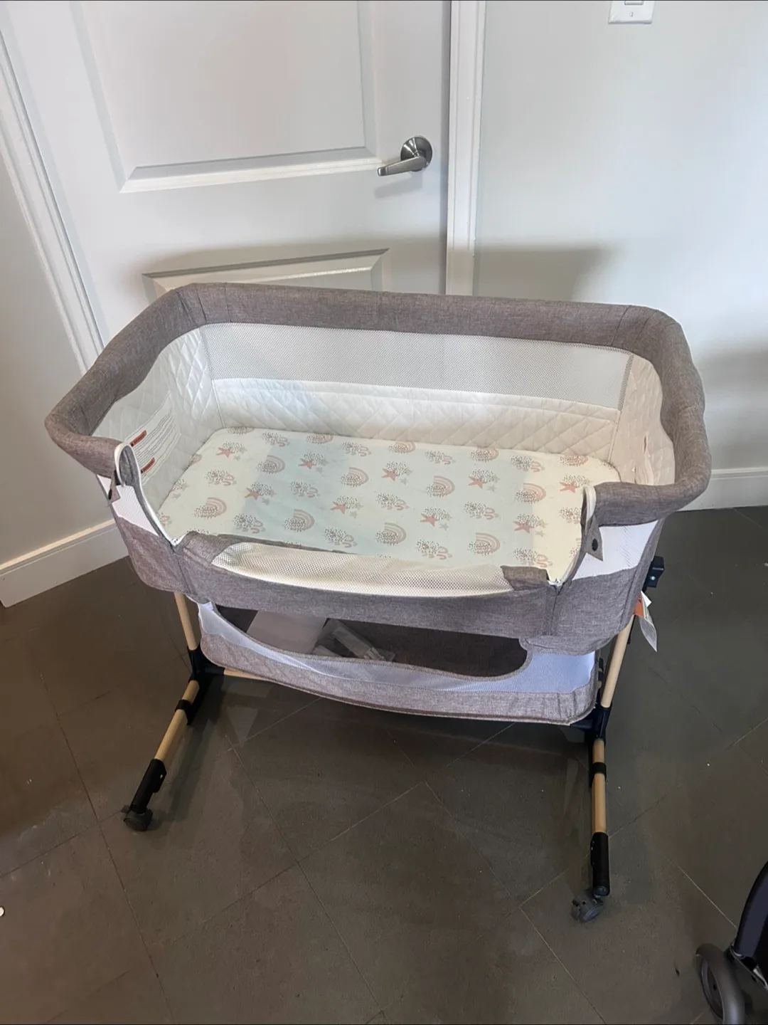 Halo BassiNest Swivel Sleeper image indicator(3)