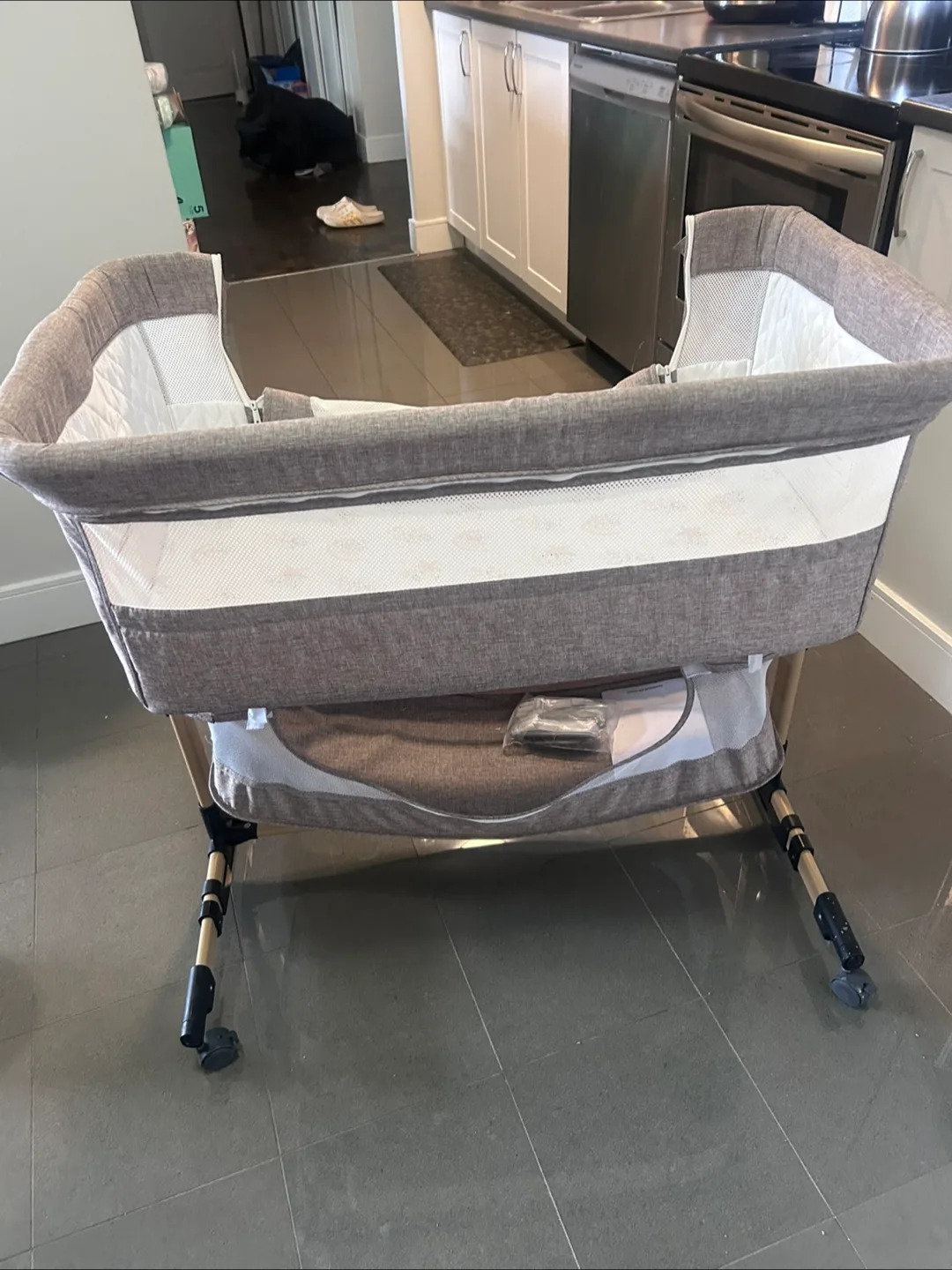 Halo BassiNest Swivel Sleeper image indicator(2)