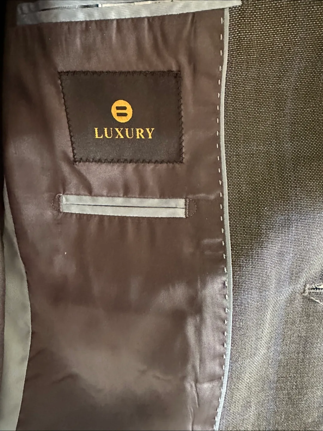 Men’s Suit - Size 48 image indicator(3)